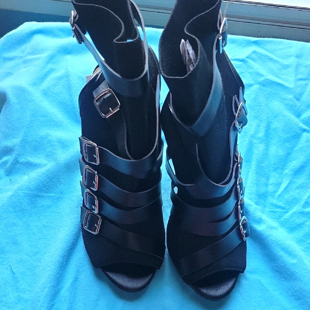 🆕️ Nicole Miller black Boomer heels Size 8
